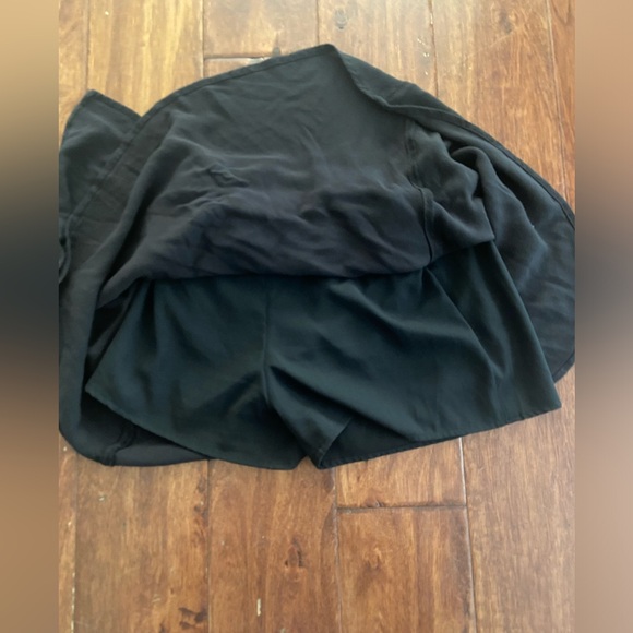 Girl’s Abercrombie skirt with shorts - Picture 3 of 3